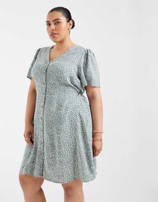 Curve - Kurzes, durchgeknöpftes Skater-Kleid in Salbeigrün mit Punkten Grün 46