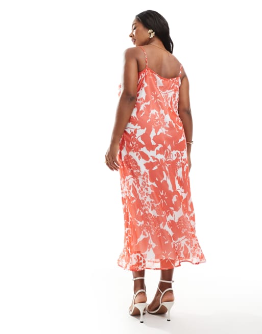 Vero Moda Curve – Langes Trägerkleid mit rotem Blumenprint und Wasserfallausschnitt, 3 von 4