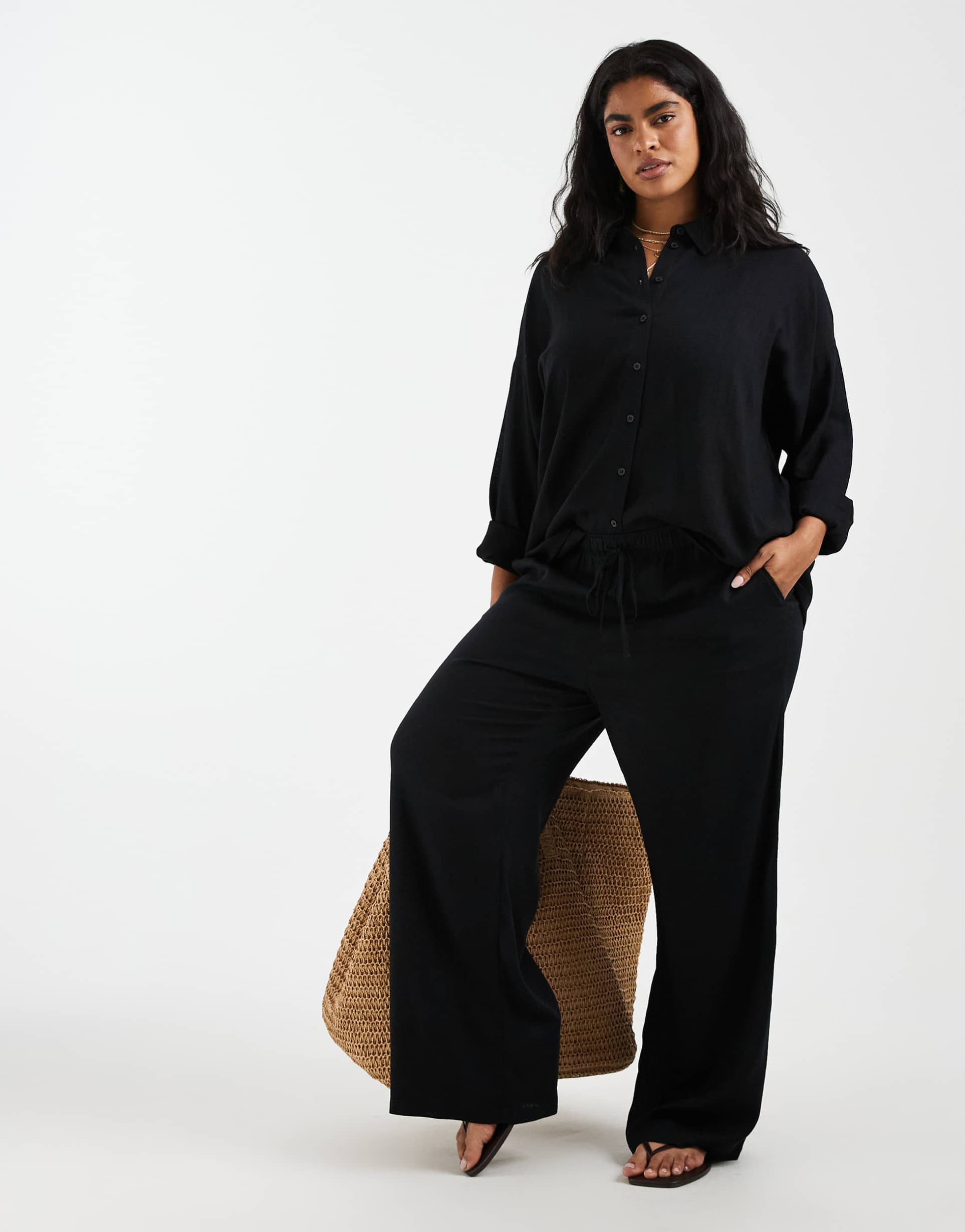 vero moda curve linen touch wide leg pants with drawstring waist in black