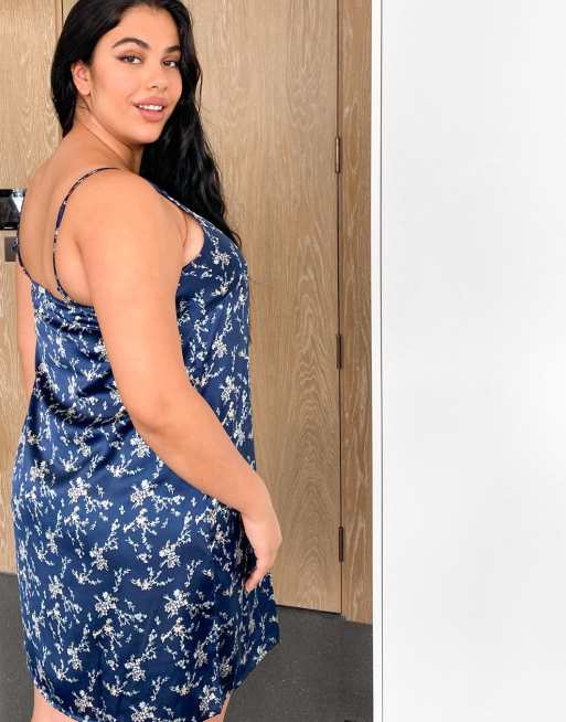 Vero Moda Curve – Marinblått blommigt nattlinne i satin, 2 av 4