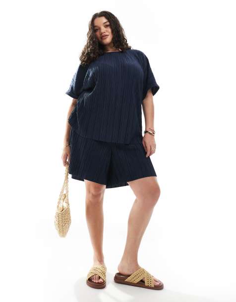 Vero Moda Curve – Marinblått, plisserat set med t-shirt och shorts - view 1