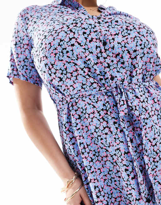 Vero Moda Curve maxi button down shirt dress in blue floral print, 4 of 4