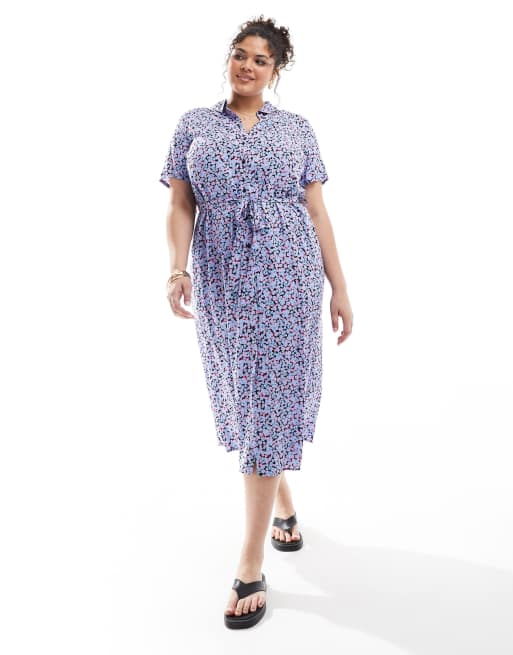 Vero Moda Curve - Maxi overhemdjurk met knoopsluiting in blauwe bloemenprint