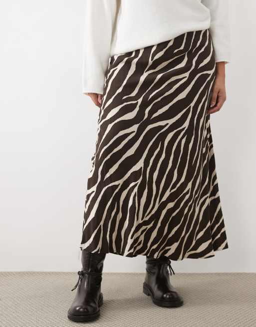Vero Moda Curve mid rise satin maxi skirt in chocolate zebra print, 2 of 5