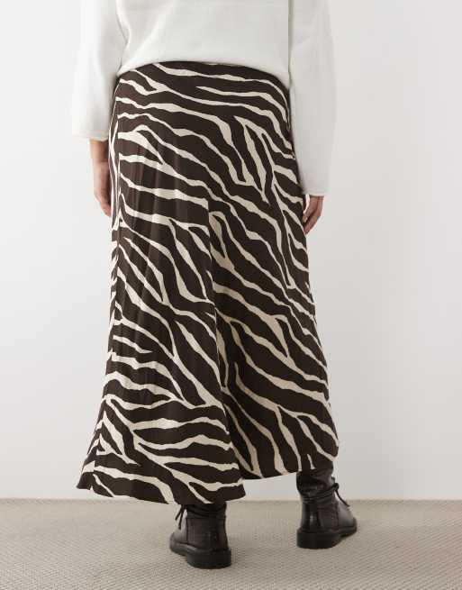 Vero Moda Curve mid rise satin maxi skirt in chocolate zebra print, 3 of 5