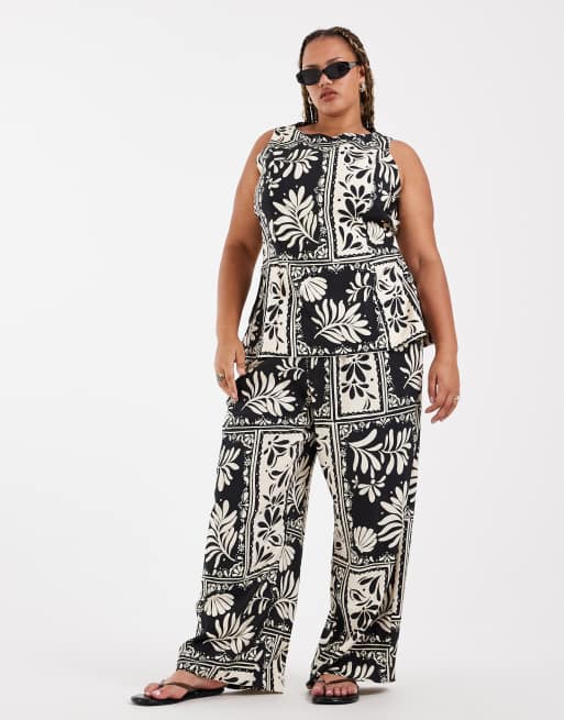 Vero Moda Curve longline vest & wide leg pants set in black abstract shell print, 2 of 3