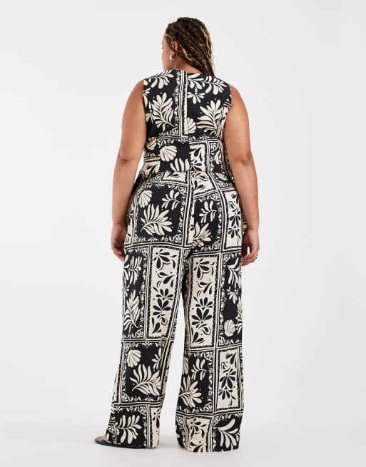 Vero Moda Curve mid rise wide leg pants in black abstract shell print - part of a set, 2 of 5