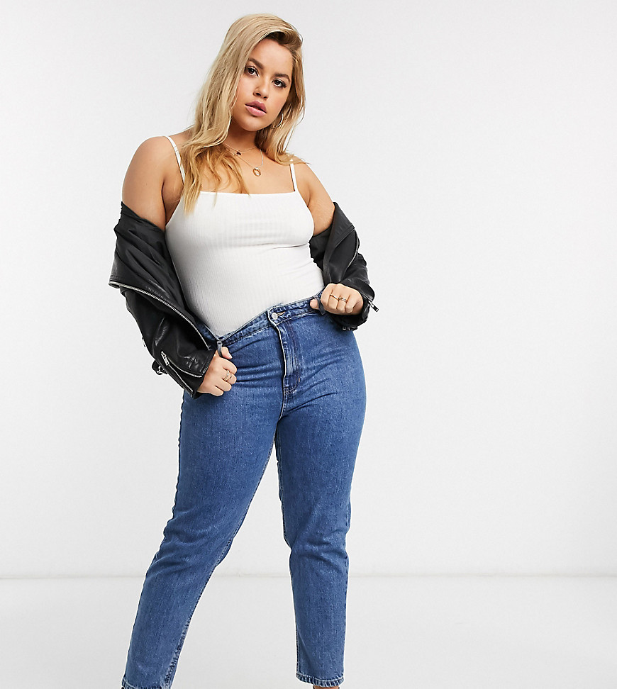 Plus-size mom jeans by Vero Moda Part of our responsible edit High-rise waist Belt loops Concealed fly with button fastening Functioning pockets Slim tapered leg Sits on the ankle Relaxed fit