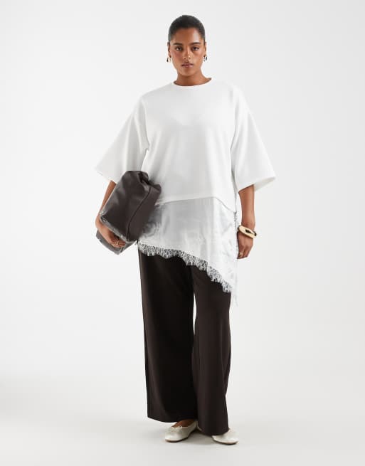 Vero Moda Curve oversized asymmetric t-shirt with lace trim in white, 2 of 4