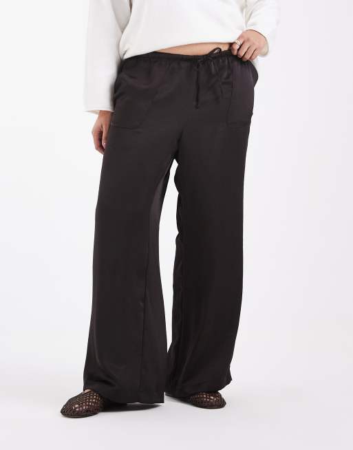 Vero Moda Curve pantalon ample en satin à taille haute, ensemble 2 pièces marron chocolat, 2 de 5