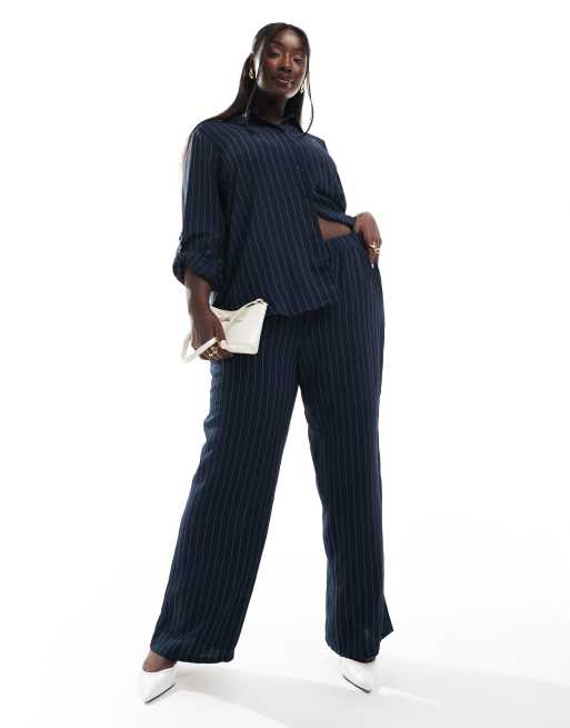 Vero Moda Curve - Pantalon décontracté d'ensemble à rayures fines - Bleu marine