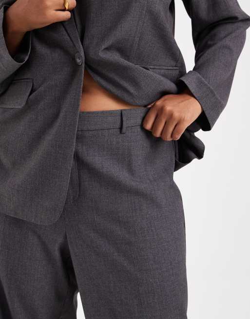 Vero Moda Curve - pantalón recto de vestir con raya planchada, parte de un conjunto, en gris oscuro jaspeado, 3 de 5