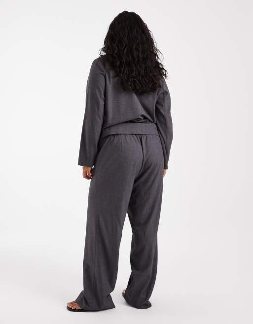 Vero Moda Curve - pantalón recto de vestir con raya planchada, parte de un conjunto, en gris oscuro jaspeado, 5 de 5