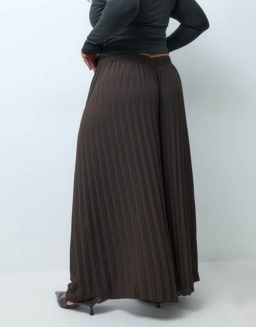 Vero Moda Curve pantaloni plissé a vita alta a gamba larga color marrone cioccolato, 3 di 5