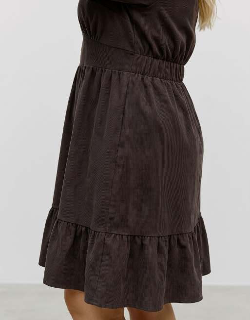 Vero Moda Curve Peplum-kjole i chocolate torte, 4 af 5