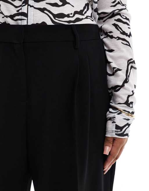 Vero Moda Curve pleat front jersey crepe dad trousers in black, 4 of 5