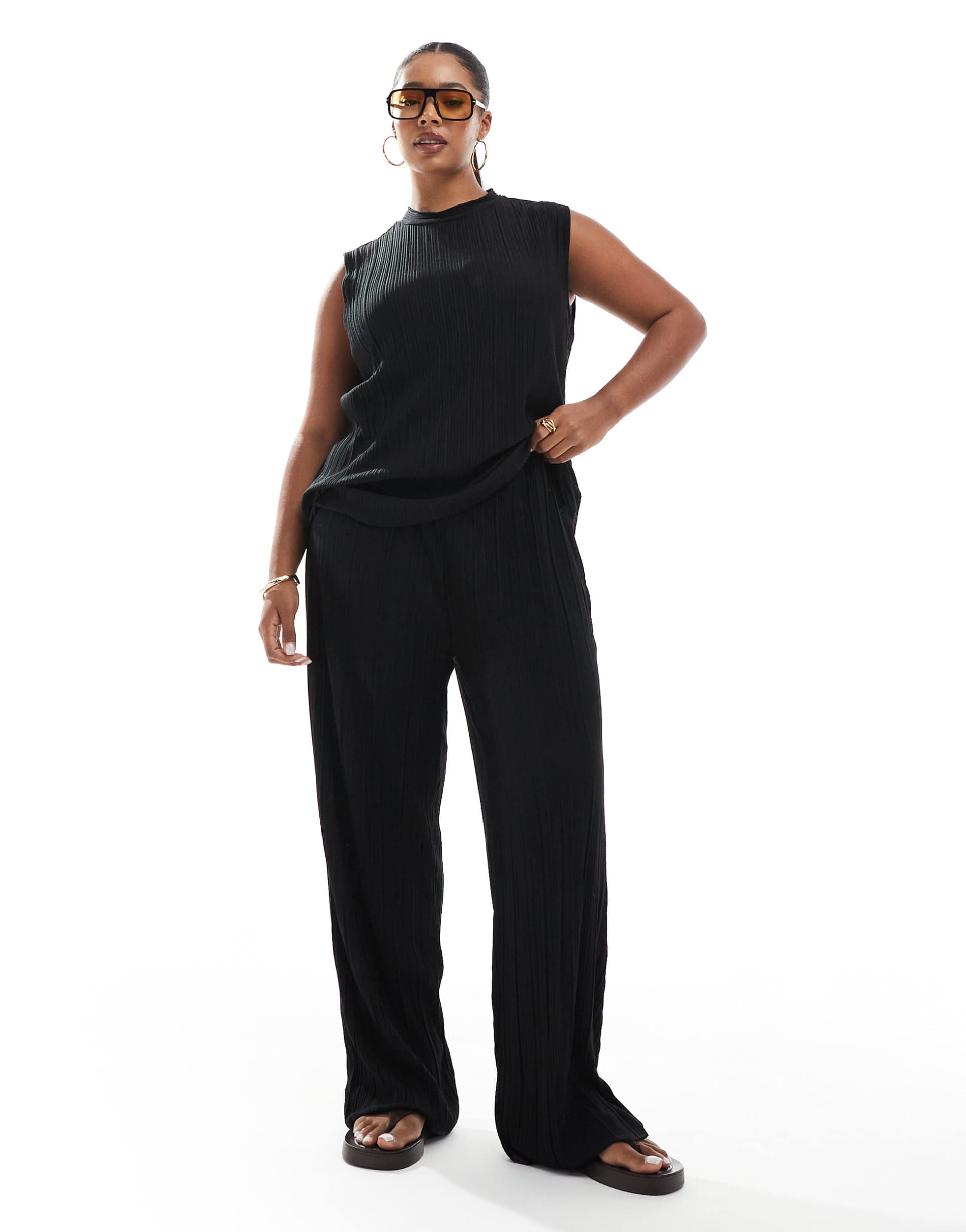 vero moda curve plisse pants in black - part of a set