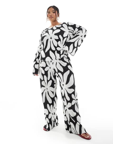 Vero Moda Curve plisse top and wide leg pants set in mono floral print - view 1