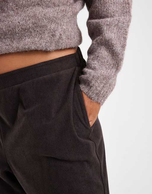 Vero Moda Curve pull on flared trousers in chocolate brown, 4 of 5