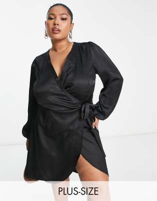 Vero Moda Curve - Robe portefeuille mi-long en satin - Noir | ASOS