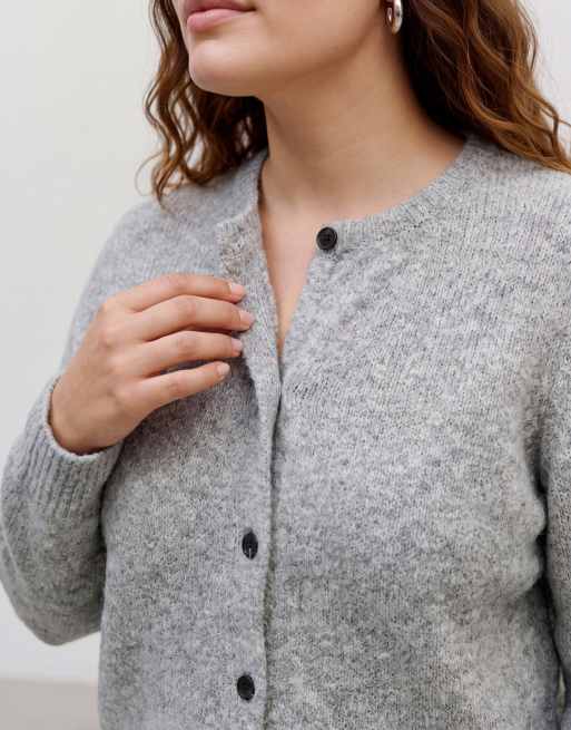 Vero Moda Curve round neck knitted cardigan in light grey melange, 4 of 5