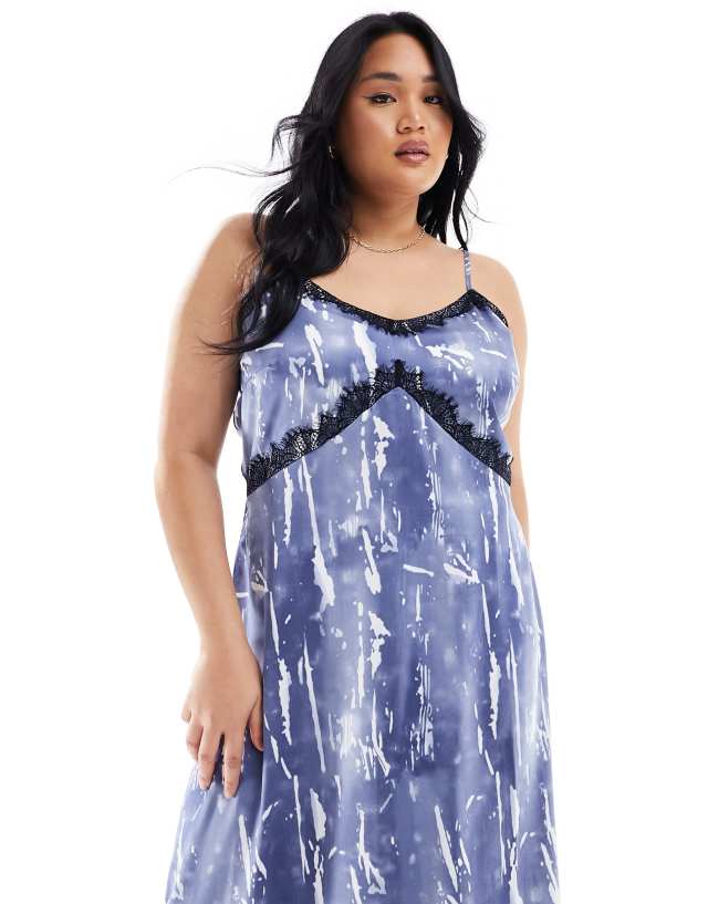 Vero Moda Curve - satin maxi slip dress with lace trim in blue crinkle print