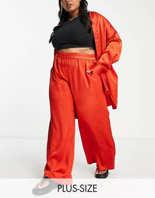 Vero Moda Curve - Satinhose in Rot mit weitem Bein, Kombiteil