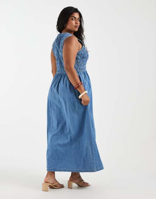 Vero Moda Curve sleeveless shirred denim midi dress in medium blue wash, 4 of 4