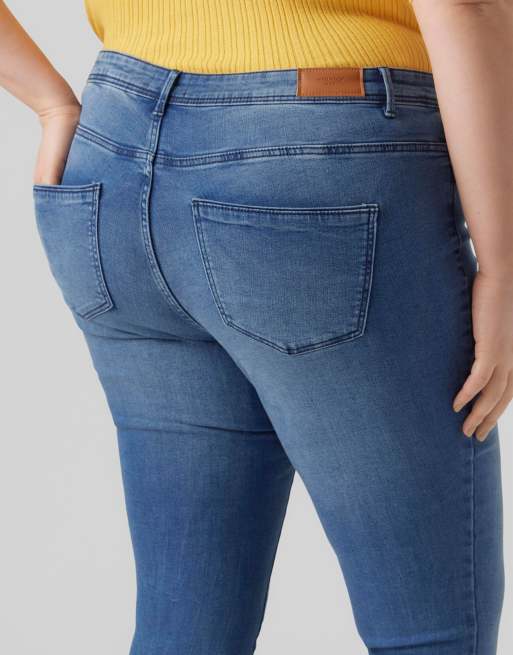 Vero Moda Curve Slim fit jeans in medium blue denim, 3 of 4