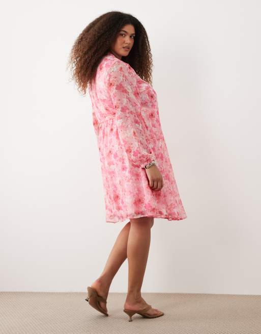 Vero Moda Curve – Smilla – Langärmliges Chiffon-Minikleid mit gewickelter Vorderseite und farblich abgestimmtem rosa Blumenmuster, 3 von 4