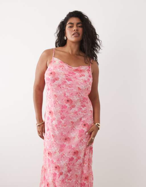 Vero Moda Curve – Smilla – Rosa, blommig midiklänning i chiffong med draperad ringning och smala axelband, 3 av 4