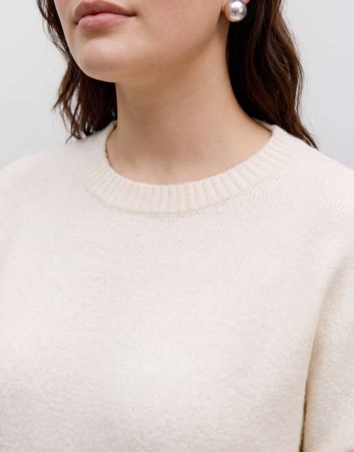 Vero Moda Curve soft o-neck oversized sweater in heathered cream, 4 of 5