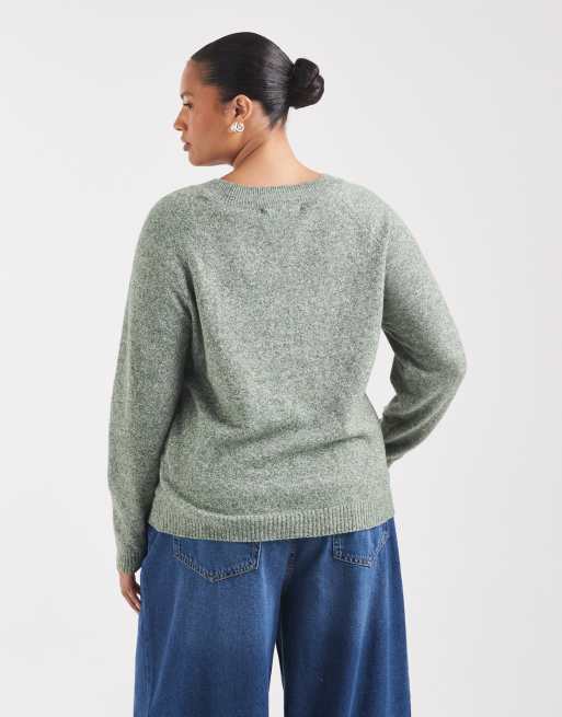 Vero Moda Curve soft round neck knitted jumper in green, 4 of 4