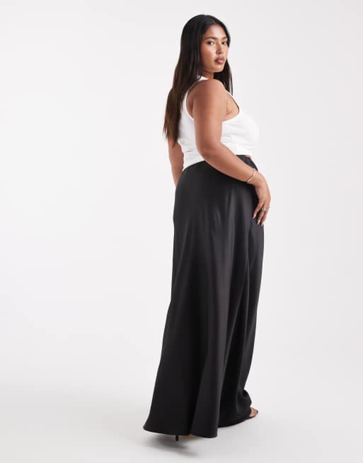 Vero Moda Curve - Sort midinederdel med skråsnit i satin, 2 af 5