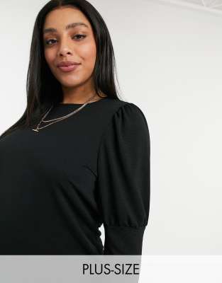 Vero Moda Curve - Sort top med dybe ærmekanter