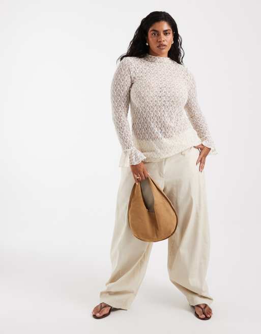 Vero Moda Curve Spitzenoberteil mit Glockenärmeln in Cremeweiß, 2 von 4
