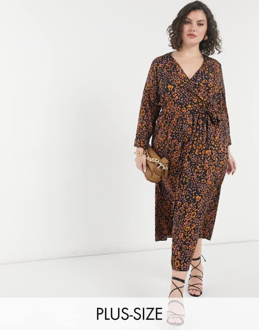 Vero Moda Curve – Sukienka kopertowa midi ze zwierzęcym wzorem