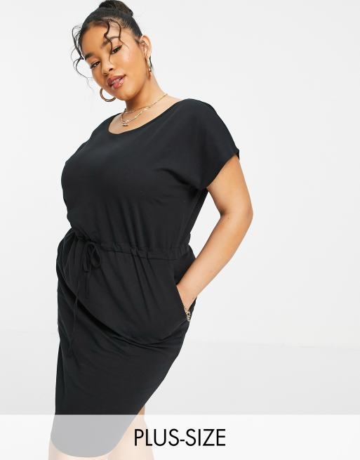 Vero Moda - Curve – Svart t-shirtklänning med dragsko i midjan - SVART