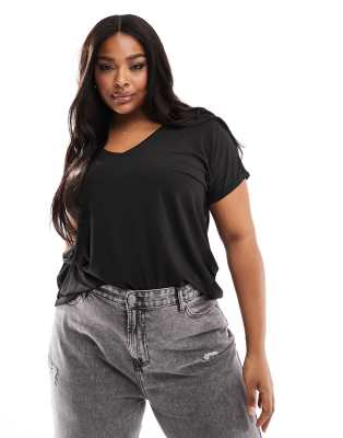 Vero Moda Curve - T-Shirt in Schwarz mit V-Ausschnitt