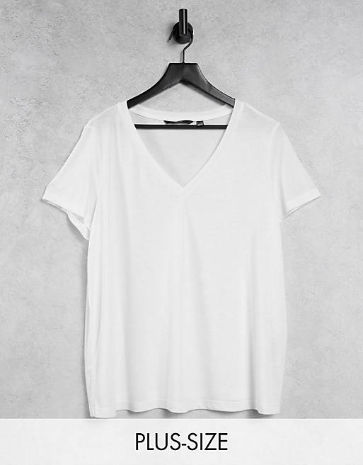 Vero Moda Curve t-shirt with v neck in white