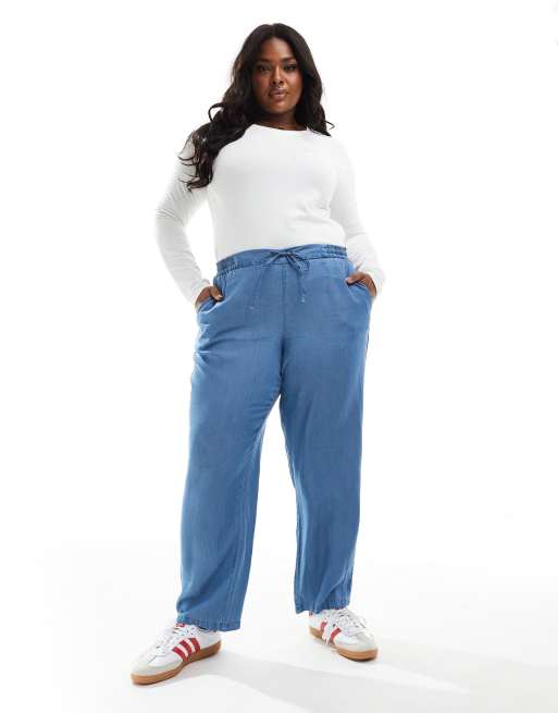 Vero Moda Curve - Toelopende broek in middenblauw denim