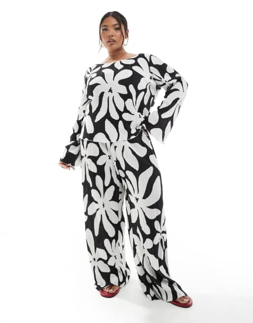 Vero Moda Curve - Top a maniche lunghe plissé con stampa a maniche lunghe monocroamtica e scollo a barchetta, 2 di 4