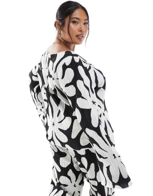 Vero Moda Curve - Top a maniche lunghe plissé con stampa a maniche lunghe monocroamtica e scollo a barchetta, 4 di 4