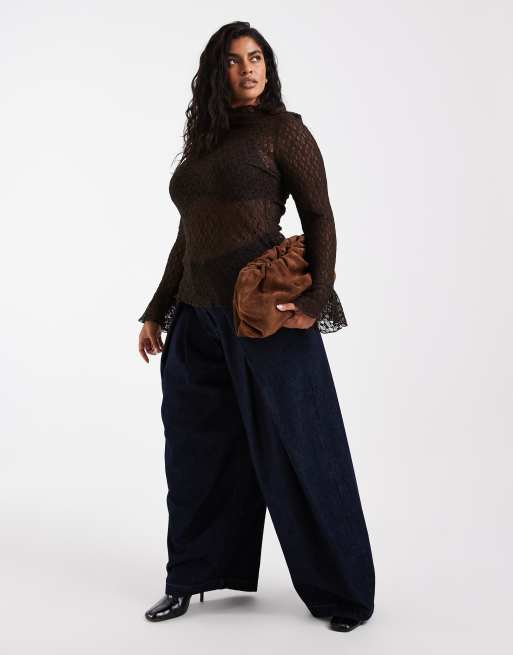 Vero Moda Curve top en dentelle à manches évasées marron chocolat, 2 de 4