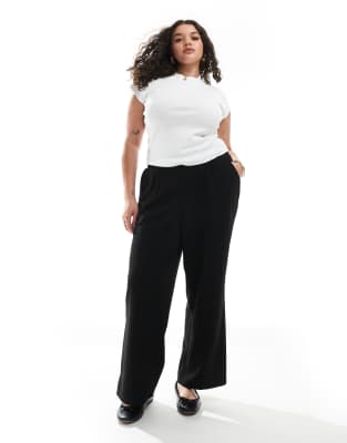 Vero Moda Curve - Verkürzte Hose aus Jersey-Kreppstoff in Schwarz