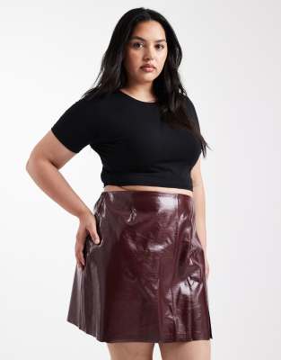 Vero Moda Curve - Vinyl-Minirock in Burgunderrot