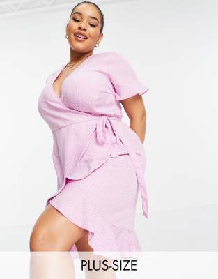 Plus-size dress by Vero Moda Cute dress All-over spot print V-neck Short sleeves Wrap front Tie side Ruffle trims Regular fit True to size