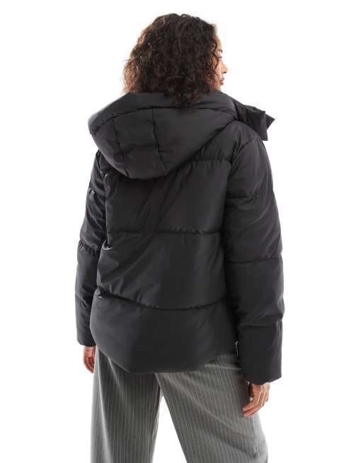 Vero Moda – Czarna powlekana krótka kurtka ocieplana, 2 z 4