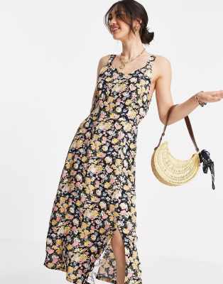 Vero Moda – Czarna sukienka midi na ramiączkach, w kwiatowy wzór