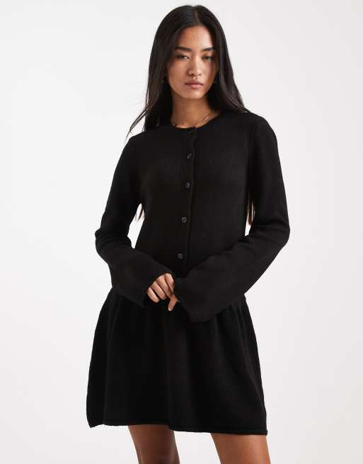 Vero Moda – Czarna sukienka mini z miękkiej dzianiny zapinana z przodu na guziki